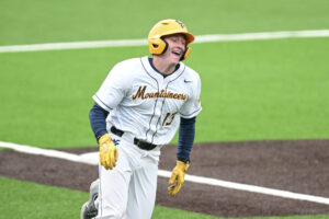 Mountaineers handle Canisius, 10-3, in home-opener